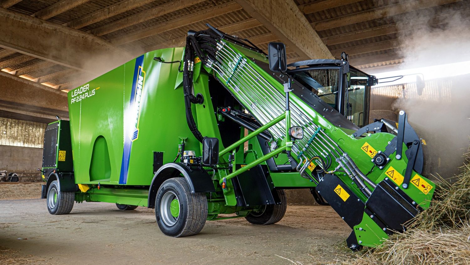 Ein Leader von der Firma Faresin in einer Scheune