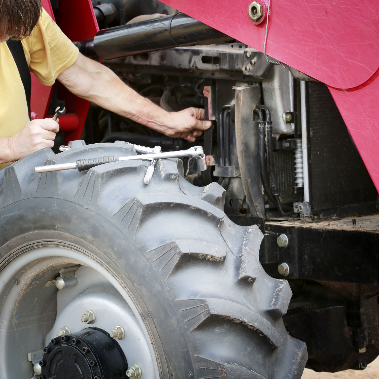 Reifenwechsel eines Traktors